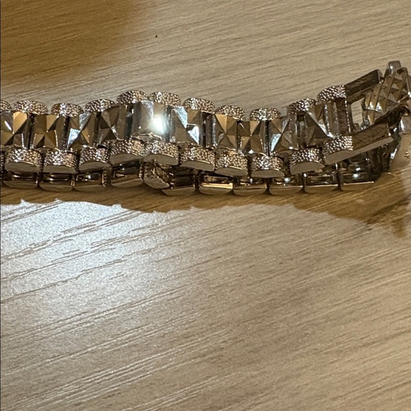 Gold plated Geometric Bracelet 6.25" - Picture 3 of 4